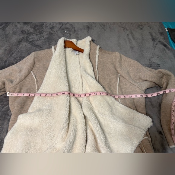 Monroe & Main Cozy Long Open Cardigan Faux Fur Lined Excellent Condition! - Picture 12 of 13